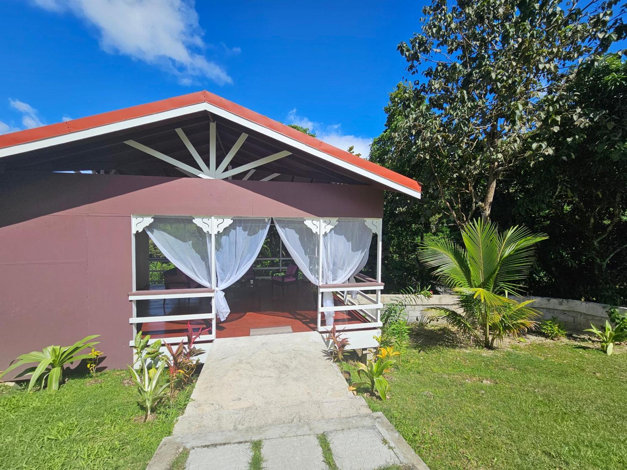 Royal Escape - 2 Apartamento Anse La Raye Exterior foto