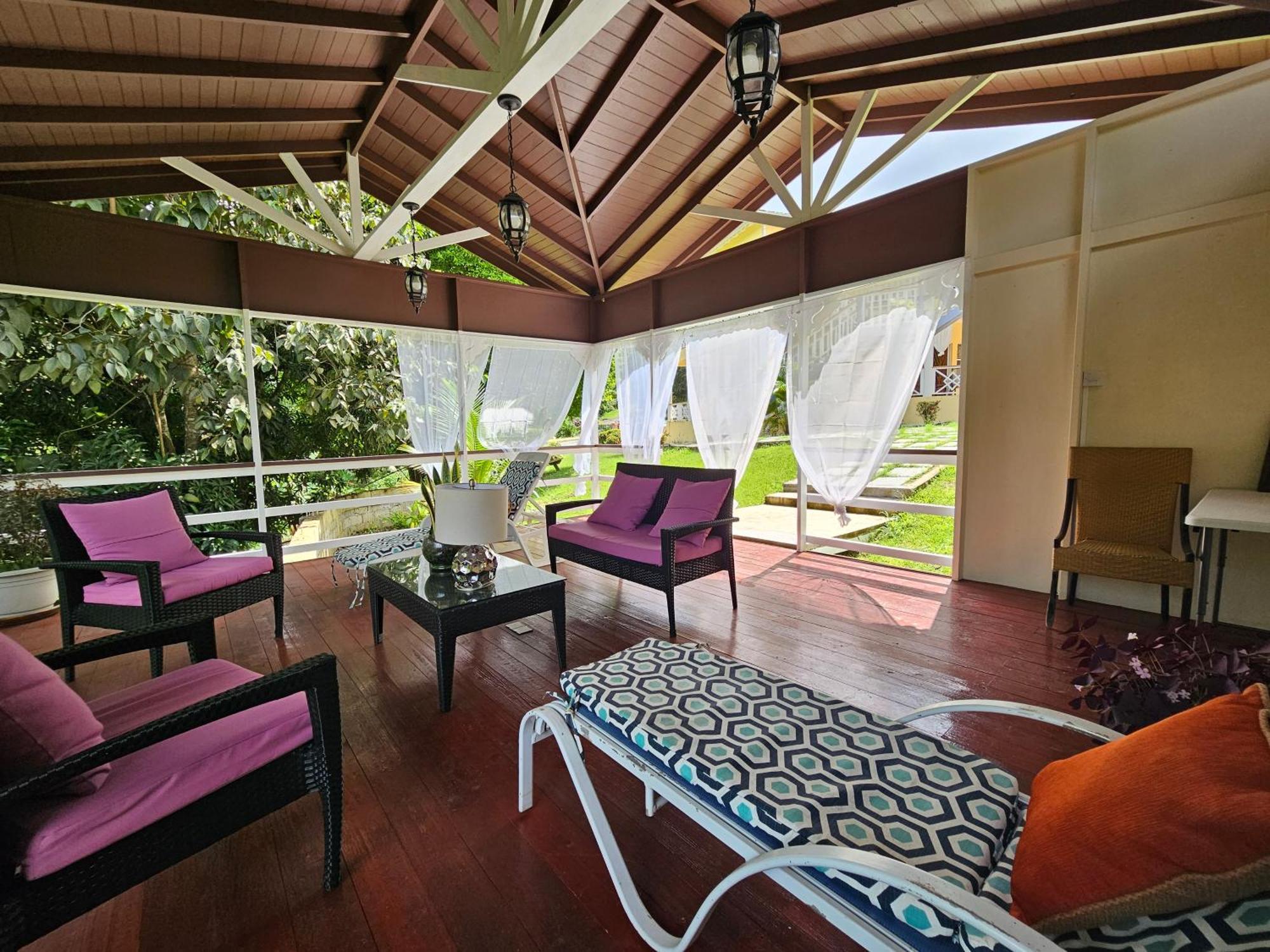 Royal Escape - 2 Apartamento Anse La Raye Exterior foto